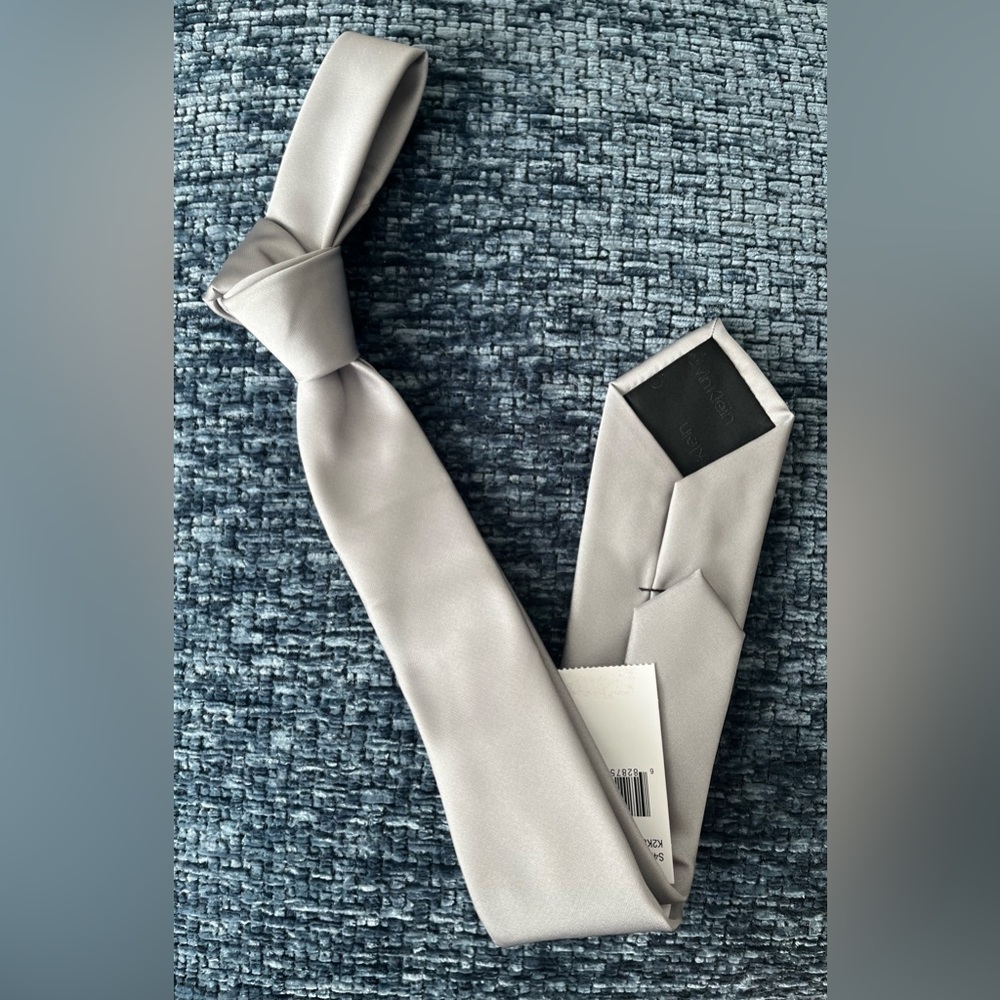 NWT Calvin Klein Boys Tie